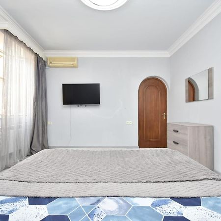 Luxury Spacious Apartment On Saryan Street.Centre Jereván Kültér fotó
