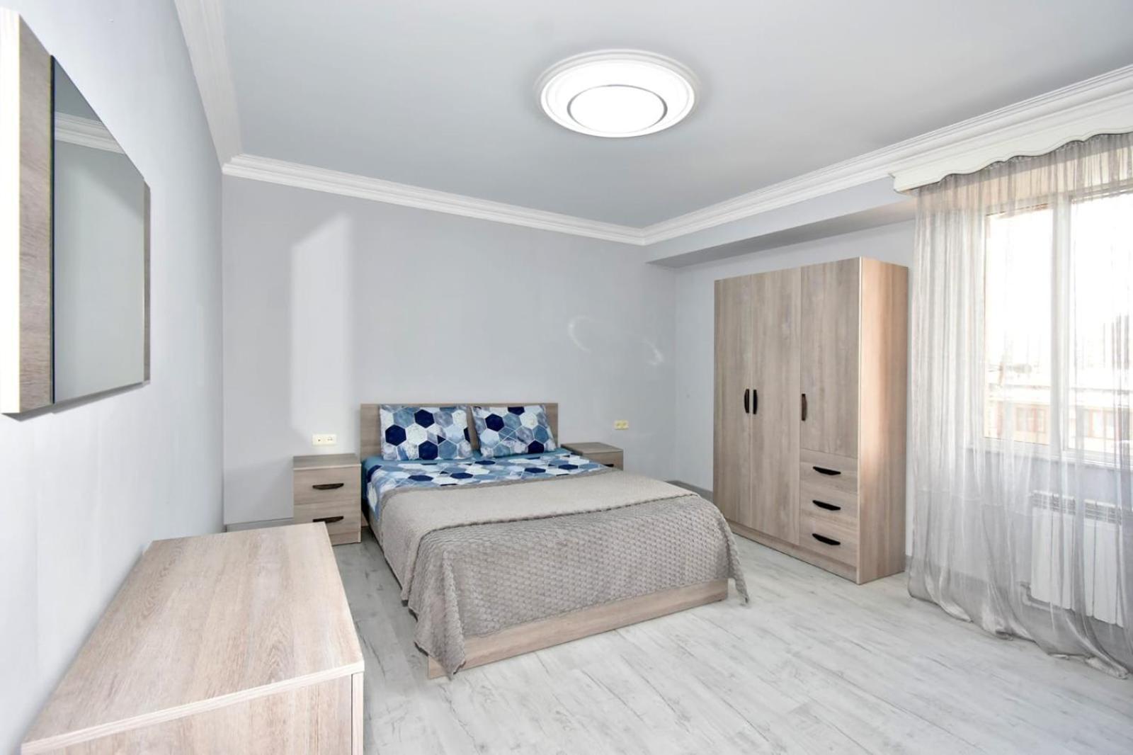 Luxury Spacious Apartment On Saryan Street.Centre Jereván Kültér fotó
