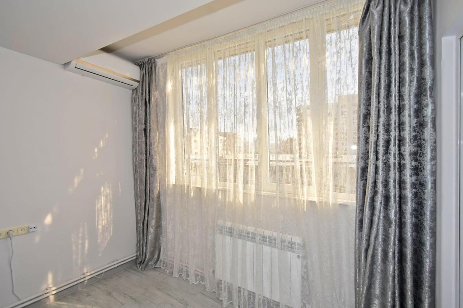 Luxury Spacious Apartment On Saryan Street.Centre Jereván Kültér fotó